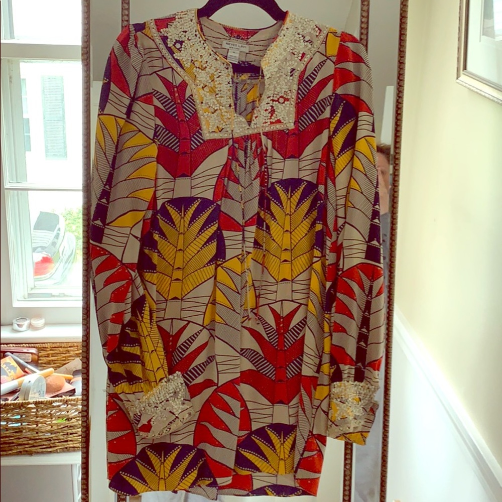Nieves Lavi 100% silk pintuck tunic with sequin